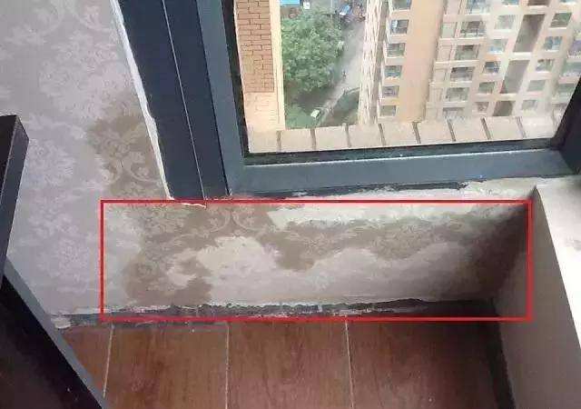 <b>阳台窗户渗水，30年窗户渗水维修老师傅告诉你几个补漏绝招</b>
